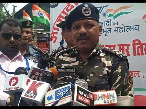 महाराजगंज: भारत नेपाल सीमा पर एसएसबी के डीआईजी कमांडेंट ने किया निरीक्षण.
