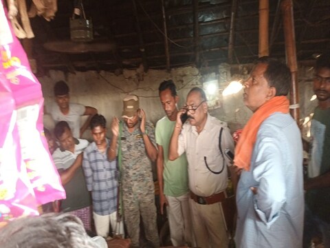 बिहार के सुपौल में हुई डबल मर्डर की घटना के बाद मामले की जांच के लिए पहुंची पुलिस