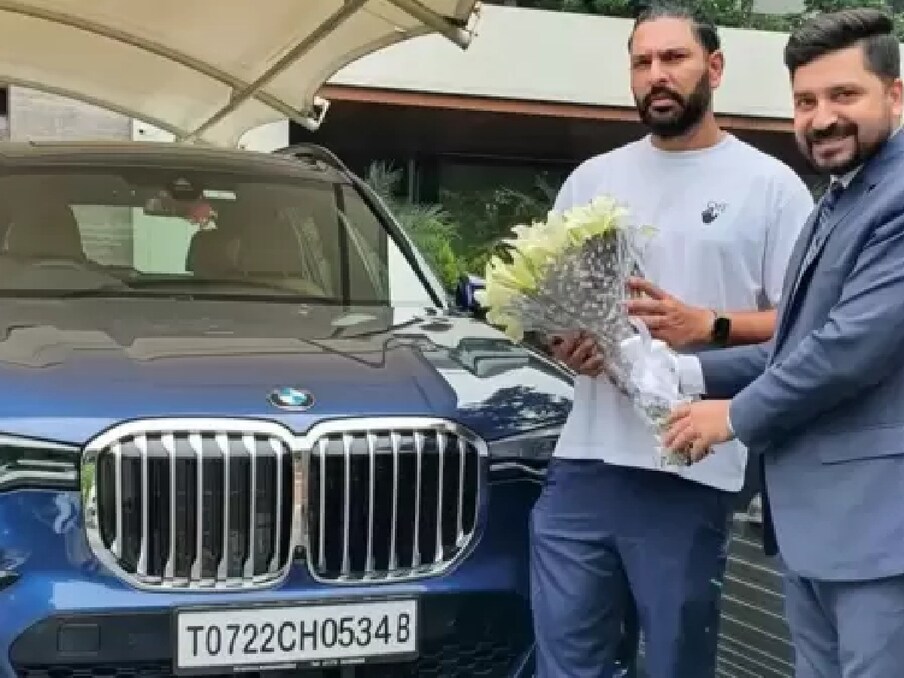  युवराज की X7 Phytonic Blue में फिनिश की गई है और SUV में काफी स्पोर्टी लुकिंग ट्रिम भी है. यह एम स्पोर्ट वेरिएंट की वजह से है, जिसे क्रिकेटर ने चुना था. X7 के अलावा, युवराज के पास अन्य बीएमडब्ल्यू वाहन भी हैं, जैसे कि F10 M5, E60 M5, F86 X6M और एक E46 M3 शामिल हैं.