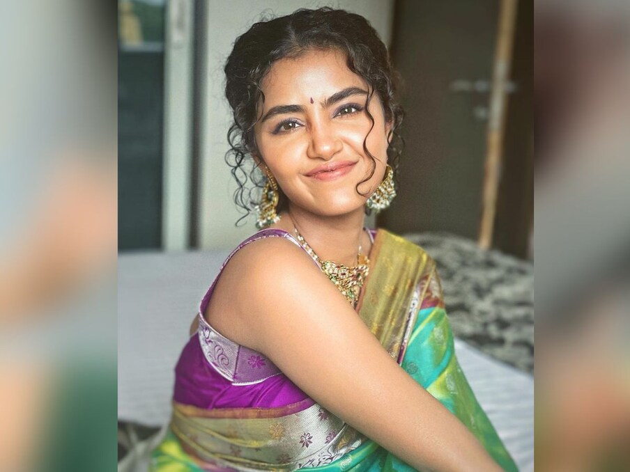 अभिनेत्री इन दिनों खुश हैं, क्योंकि उनकी फिल्म कार्तिकेय 2 सुपरहिट हो चुकी है. वैसे कार्तिकेय 2 अनुपमा की 5वीं तेलुगू फिल्म है, जो बॉक्स ऑफिस पर रिकॉर्डतोड़ कारोबार कर रही है. (PHOTO Source- Instagram)