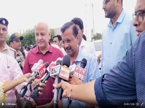 द‍िल्‍ली के सीएम अरव‍िंद केजरीवाल और असम के मुख्‍यमंत्री हिमंता बिस्वा शर्मा के बीच ट्वीटर वार छ‍िड़ा है. (फोटो-ट्विटर)