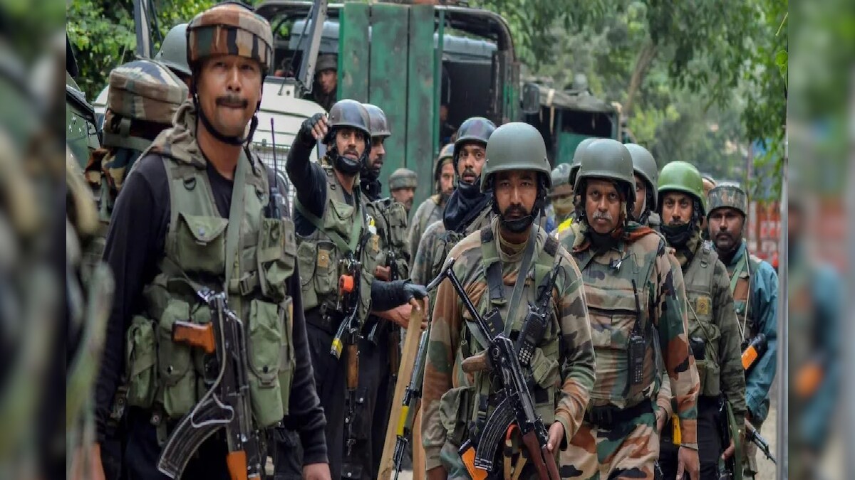Assam: कार्बी आंगलोंग के जंगल में मिला हथियारों का जखीरा आतंकवादियों की तलाश कर रही पुलिस