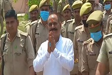 भदोही: विजय मिश्र की मुसीबतें बढ़ीं, 2.5 करोड़ की संपत्ति कुर्की के आदेश