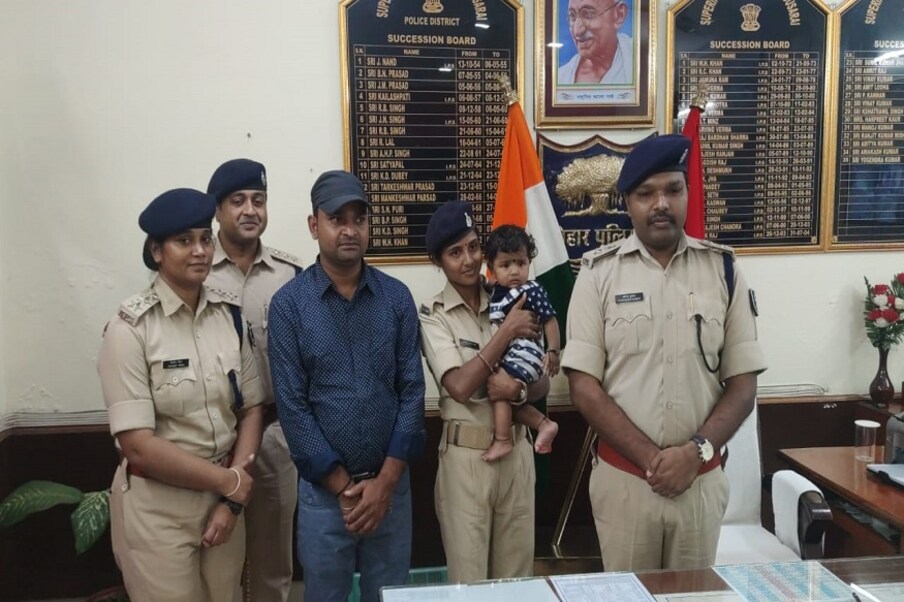  बबली जो एक बच्चे की मां है, ने अपनी ड्यूटी और पारिवारिक दायित्वों का पालन करने के साथ-साथ पढ़ाई भी करती रहीं. उसकी मेहनत रंग लाई और बबली ने बीपीएससी जैसी प्रतिष्ठित परीक्षा पास कर डीएसपी के लिए क्वालीफाई किया. बबली बताती हैं कि उनकी शादी 2013 में हुई थी. साल 2015 में उन्हें कांस्टेबल की नौकरी मिली.