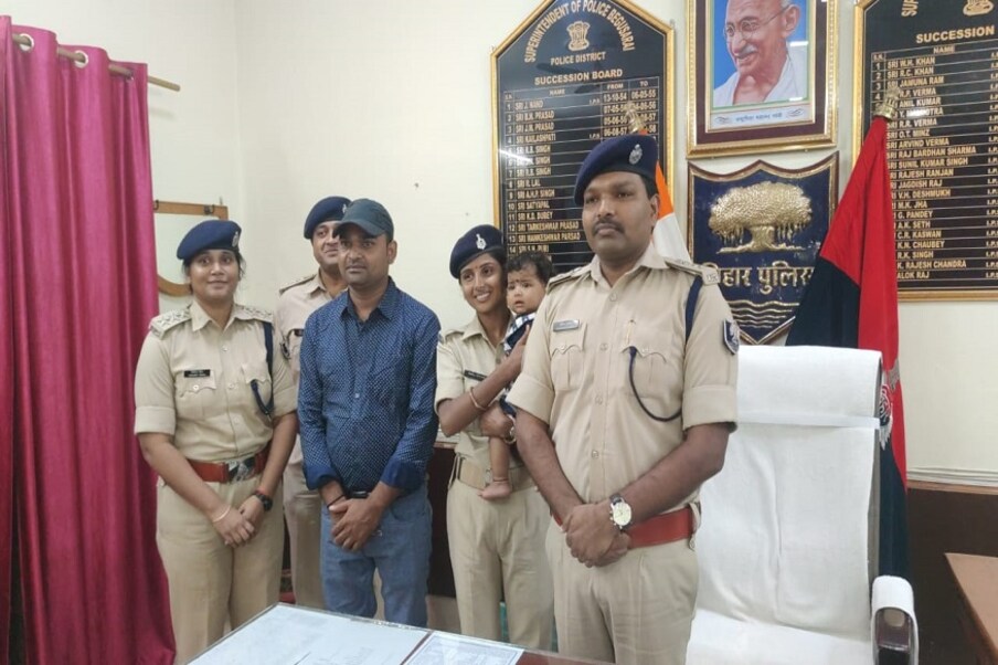  एसपी योगेंद्र कुमार ने बताया कि मूल रूप से बबली कुमारी गया जिले की रहने वाली हैं. वर्तमान में बेगूसराय पुलिस लाइन में कांस्टेबल के पद पर कार्यरत हैं. खास बात यह है कि अपने पति और पिता के अरमानों को पूरा करने के लिए बबली कुमारी लगातार मेहनत करती रहीं. बबली ने कहा कि आर्थिक तंगी के कारण उन्होंने सरकारी नौकरी का ही सोचा था और फिर कांस्टेबल बनीं