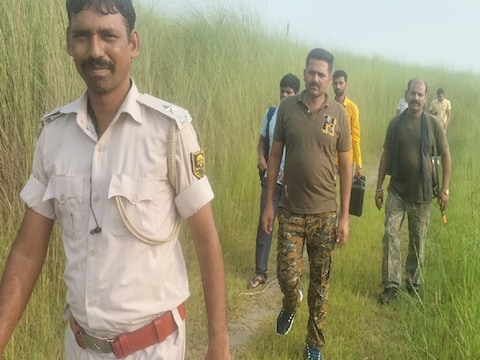 गोपालगंज में शराब तस्‍करों के खिलाफ लगातार अभियान चलाया जा रहा है. (न्‍यूज 18 हिन्‍दी)