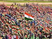 यूपी: तिरंगे झंडे के कपड़े का ऐसे हो रहा था इस्तेमाल; दुकानदार पर हुआ यह एक्शन