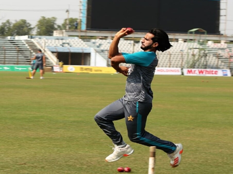  पाकिस्तान की जीत में हमेशा से ही तेज गेंदबाजों का अहम योगदान रहा है. भारत के खिलाफ युवा तेज गेंदबाज नसीम शाह ने अपनी कहर बरपाती गेंदबाजी से शुरूआती ओवरों में कुछ अहम विकेट चटकाकर सबको हैरान कर दिया था. हालांकि इस मुकाबले में वह इंजरी से भी जूझते हुए नजर आए. शाह की गैरमौजूदगी में कैप्टन बाबर आज अनुभवी तेज गेंदबाज हसन अली (Hasan Ali) को मौका दे सकते हैं. अली एक मैच विजेता खिलाड़ी हैं. (Hassan Ali instagram)