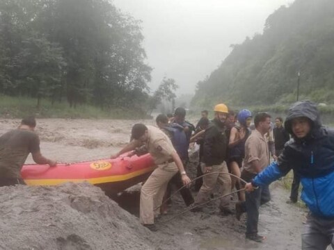 हिमाचल में खराब मौसम के चलते बड़ी संख्या में लोगों की मौत हुई है.