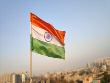 15 Aug: भारत के अलावा किन देशों का झंडा है तिरंगा, जानें PaK के झंडे का नाम