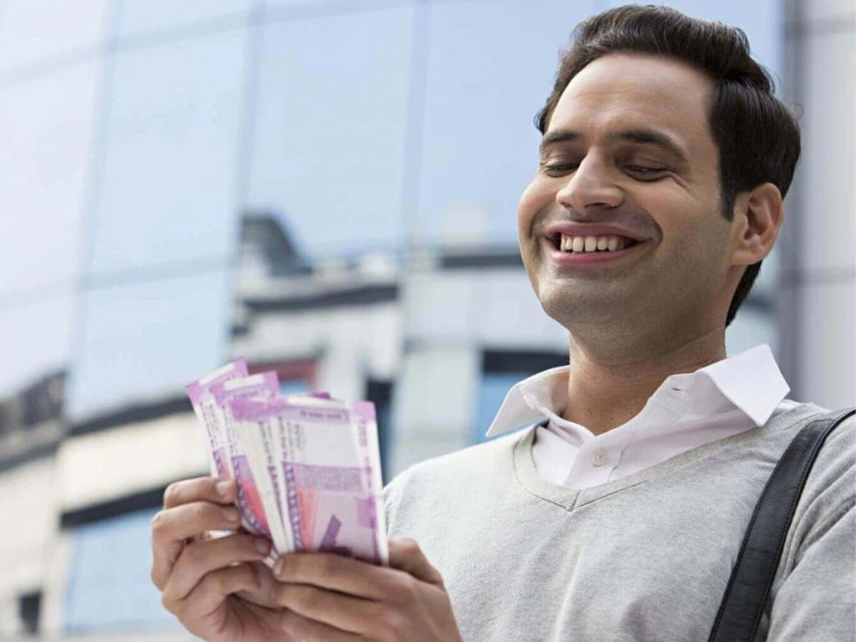 शेयर बाजार के इक्विटी विकल्‍प में निवेश लगातार घट रहा है. 