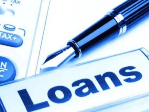 बैंक ग्राहक की रिस्‍क क्षमता और आमदनी के हिसाब से लोन देते हैं. 