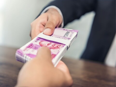 शख्स ने अपनी सैलेरी बताने का अलग तरीका खोजा तो लोग उसे ट्रोल करने लगे. (प्रतीकात्मक फोटो: Canva)