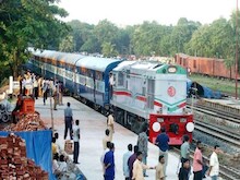 Train Cancelled : आज रेलवे में करना है सफर, देखें कैंसिल ट्रेनों की लिस्‍ट