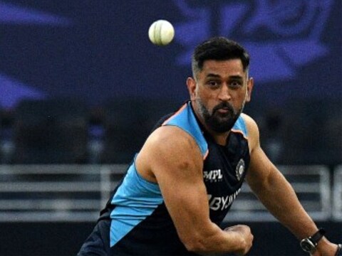 MS Dhoni 7 Important Decisions: एमएस धोनी आज दोपहर बड़ा ऐलान करने जा रहे हैं. (AFP)