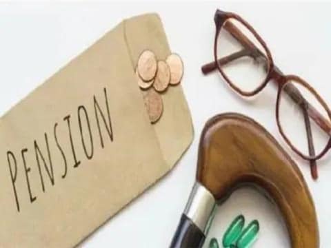 सरकार ने अटल पेंशन योजना को लेकर नोटिफिकेशन जारी किया है. (सांकेतिक फोटो)
