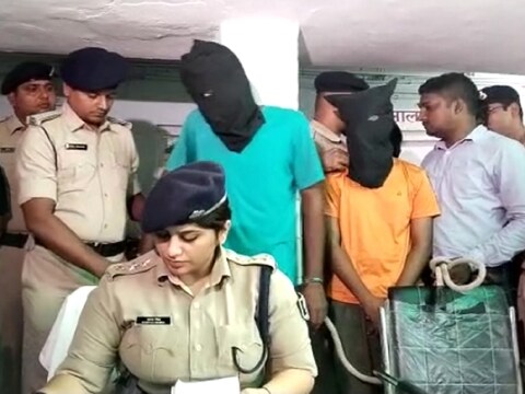 पटना पुलिस ने हाई प्रोफाइल लुटेरा गैंग का भंडाफोड़ किया है. इस गैंग का सरगना बीटेक और बीबीए का छात्र निकला है. (न्‍यूज 18 हिन्‍दी) 