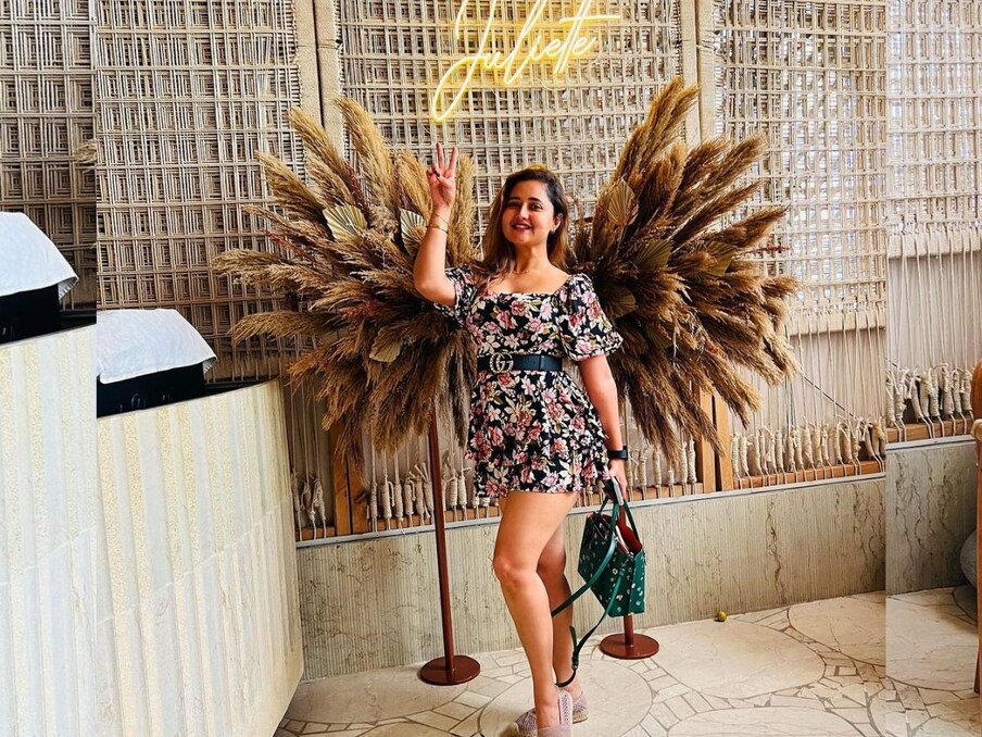  यहां रश्मि एक दम चिलिंग मूड में दिख रही हैं और फोटो में वे काफी क्यूट दिख रही हैं. (Photo Source- Instagram)