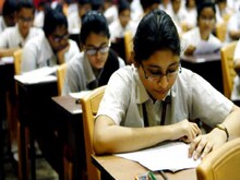 दिल्ली के दो-तिहाई सरकारी स्कूलों में 11th-12th में नहीं होती साइंस की पढ़ाई