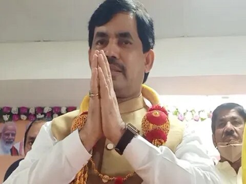 शाहनवाज हुसैन समेत बिहार के कई दिग्‍गज नेता दिल्‍ली के लिए रवाना हो गए हैं. (न्‍यूज 18 हिन्‍दी)