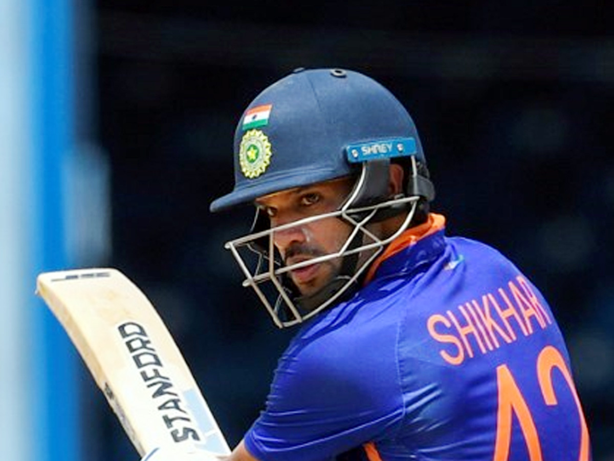  तीसरे स्थान पर मौजूदा धुरंधर बल्लेबाज शिखर धवन (Shikhar Dhawan) का नाम आता है. धवन ने अपने एकदिवसीय क्रिकेट के शुरूआती 500 रन 13 पारियों में प्राप्त की है. (AFP)