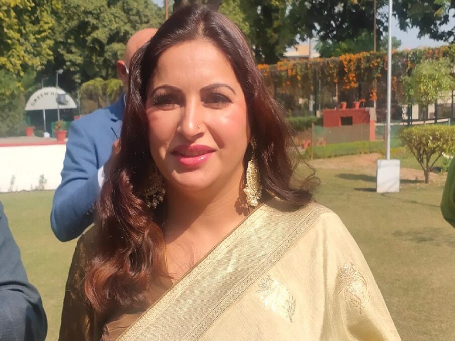  सोनाली फोगाट के निधन को लेकर कई तरह की खबरें सामने आ रही हैं लेकिन गोवा पुलिस अधिकारी जसपाल सिंह ने पीटीआई को बताया कि ‘सोनाली के निधन में किसी तरह की कोई गड़बड़ी नहीं थी, पोस्टमार्टम रिपोर्ट में इसकी पुष्टि हो जाएगी. वहीं सोनाली की बहन ने एक इंटरव्यू में कहा कि वह बहुत फिट थी, उन्हें किसी तरह की मेडिकल दिक्कत भी नहीं थी. (File)