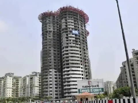 टावर्स में रणनीतिक और तकनीकी तौर पर बनाए गए सुराखों में दो अगस्त से विस्फोटक लगाने की शुरुआत होगी.  (ANI)
