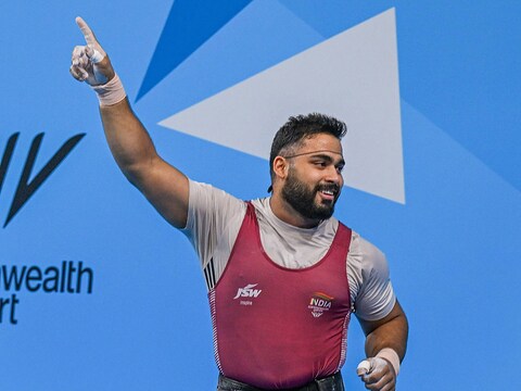 वेटलिफ्टर विकास ठाकुर ने कॉमनवेल्थ गेम्स-2022 में सिल्वर मेडल हासिल किया. (PTI)