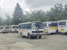 टायरों की कमी के चलते धूल फांक रही पिथौरागढ़ डिपो की 22 बसें
