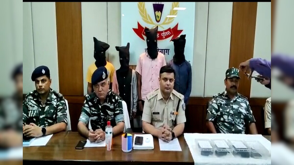 झारखंड के चार नक्सली हथियार समेत गिरफ्तार पुलिस पर भी चलाई थी गोलियां