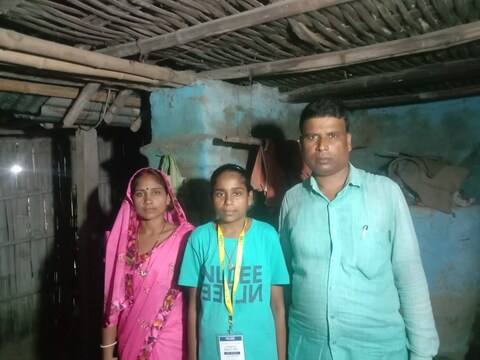 माता पिता के साथ रश्मि रानी