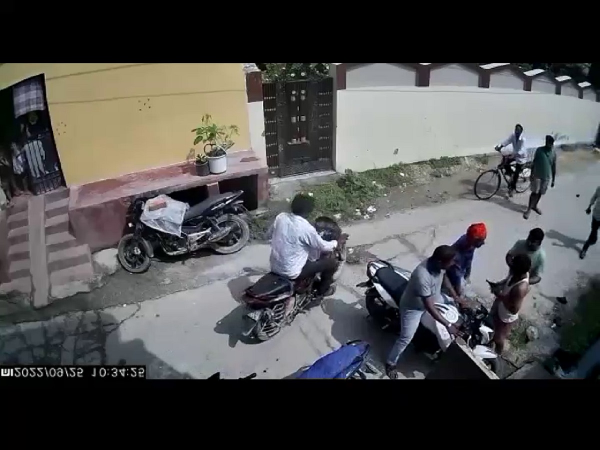 CCTV में कैद हुई बिहार के मोतिहारी शहर में हुई फायरिंग की घटना