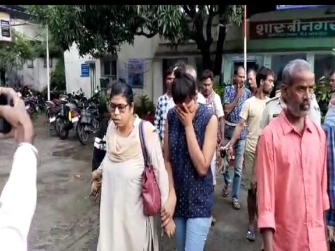 पटना के बर्थ डे पार्टी से गिरफ्तार युवतियां