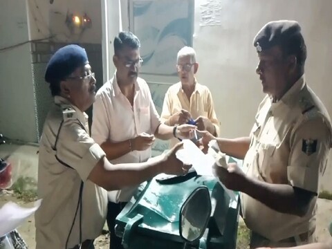 वारदात की जांच करती कल्याणपुर थाना की पुलि