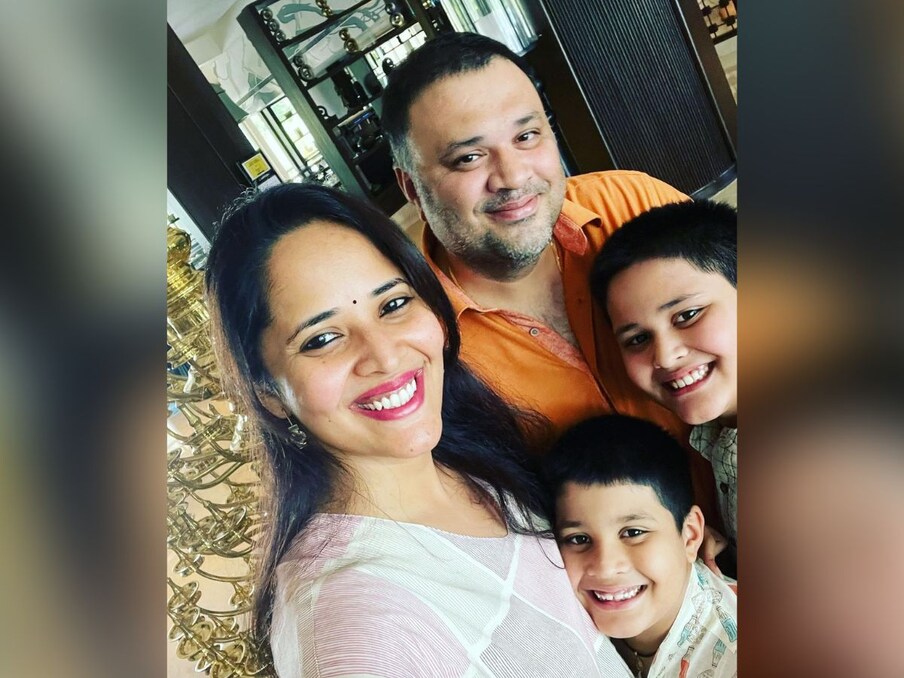  अब इस कपल के दो बेटे शौर्य और अयानश भारद्वाज हैं. दोनों अपने पारिवारिक जीवन में हर तरह से सुखी हैं.