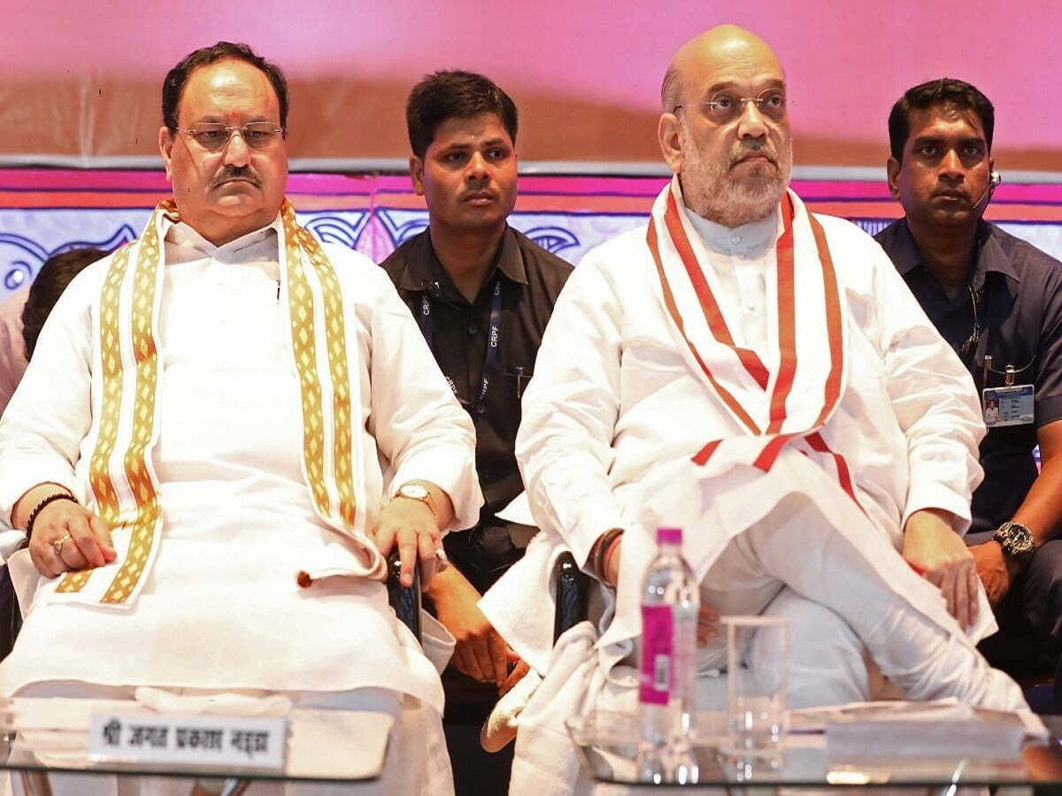 भाजपा आलाकमान ने स्पष्ट कर दिया है कि गुजरात में किसी भी सांसद-विधायक के परिवार में टिक नहीं मिलेगा. (अमित शाह और जेपी नड्डा फाइल फोटो)