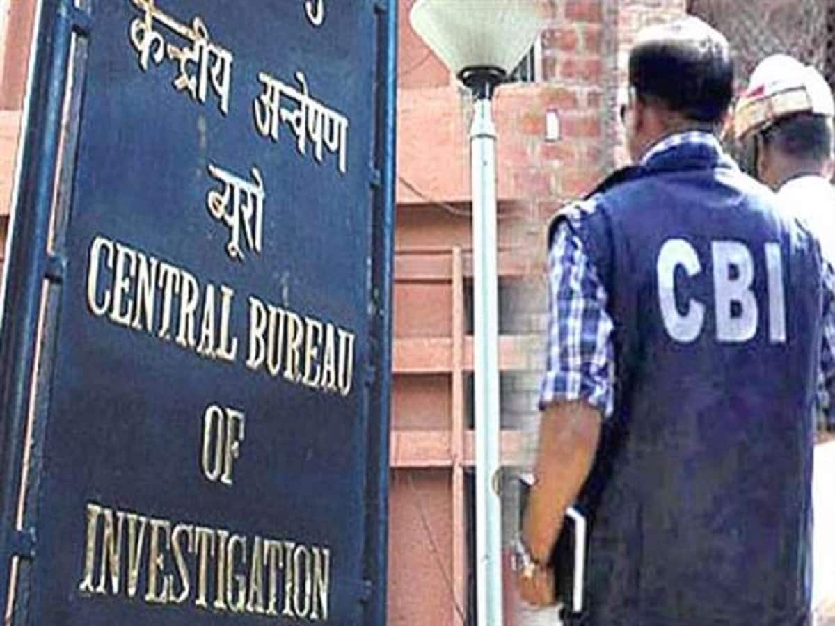 सेंट्रल रेलवे के प्रिंसिपल चीफ मैकेनिकल इंजीनियर रिश्वत लेते गिरफ्तार ...