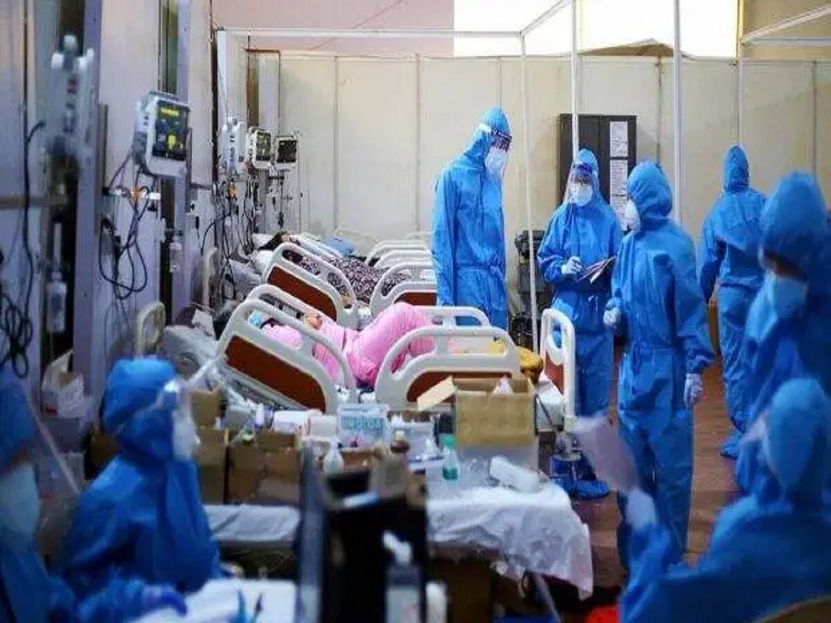 स्वास्थ्य मंत्रालय की ओर से सोमवार को जारी आंकड़ों के मुताब‍िक देश में संक्रमण से 20 और लोगों की मौत हो र‍िकॉर्ड की गई है. (PTI Photo)