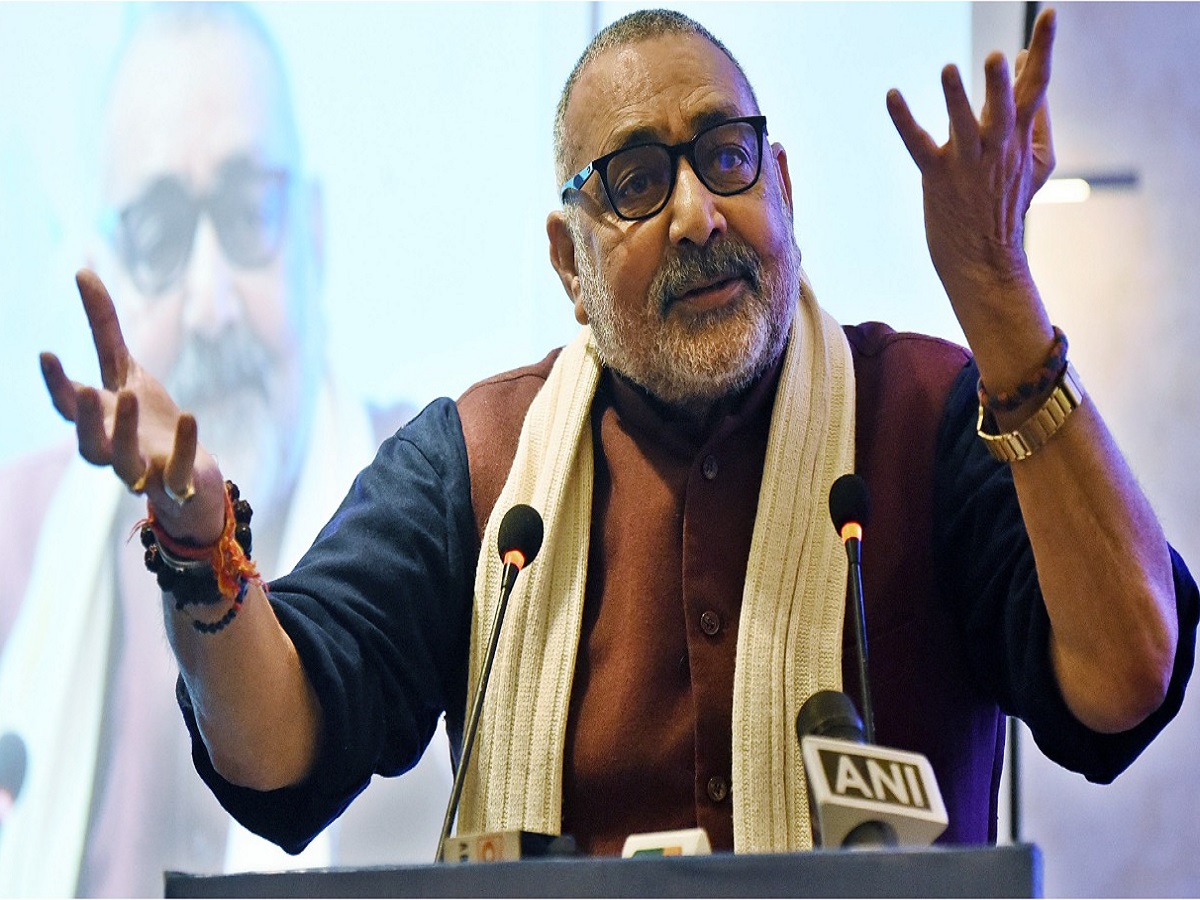 गिरिराज सिंह ने बिहार की वर्तमान स्थिति को लेकर सीएम नीतीश कुमार पर कटाक्ष किया. (फाइल फोटो)