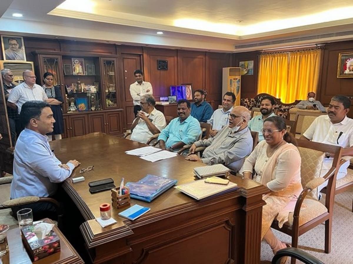 Trending News The Issue Of Defection Politics Came To The Fore Again In Goa Due To The Congress 
