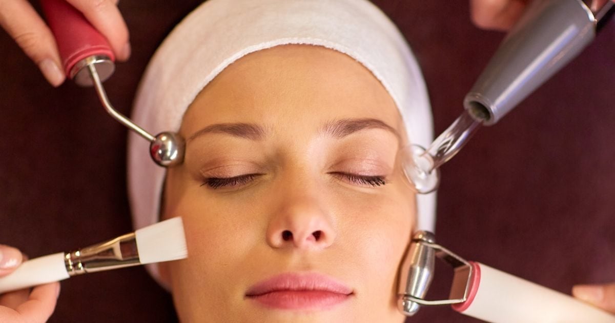 Galvanic Facial गैल्वेनिक फेशियल से स्किन दिखेगी जवांजवां ! जानें