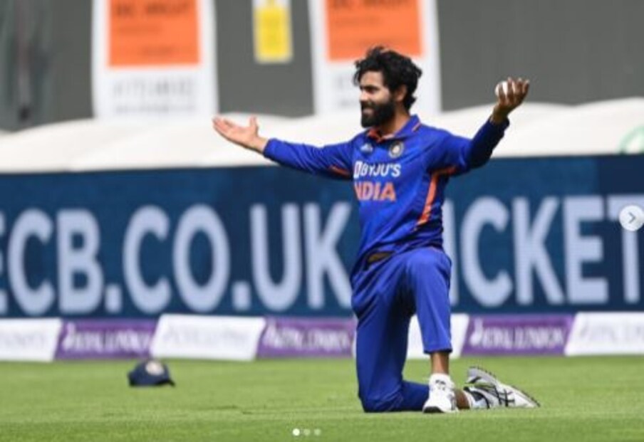  रवींद्र जडेजा एशिया कप 2022 में दो मुकाबले खेलने के बाद टूर्नामेंट से बाहर हो गए थे. जडेजा की गैरमौजूदगी में टीम इंडिया सुपर फोर में सही संतुलन तलाश करती रही. (Instagram)