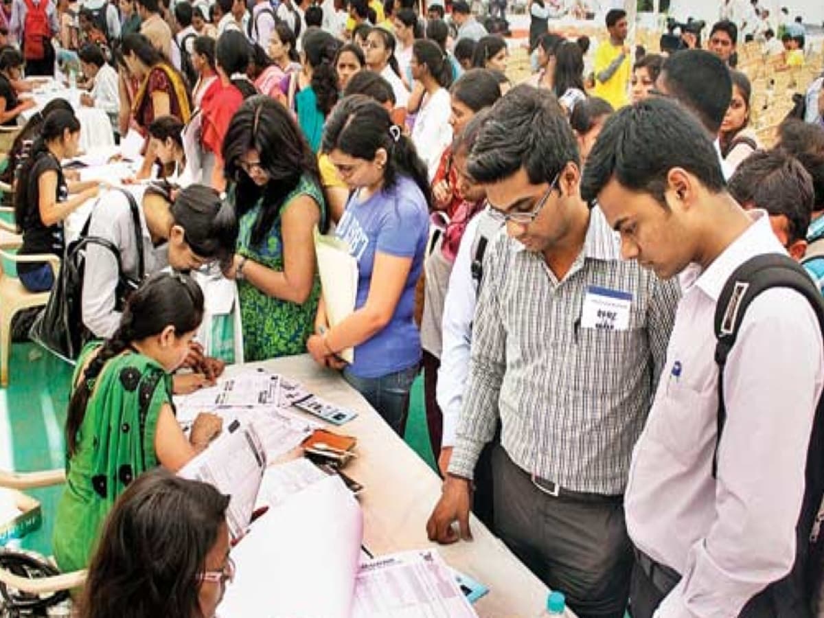 Job Fair 2022 रोजगार मेले में युवाओं की बढ़ी भागीदारी, नौकरी के लिए