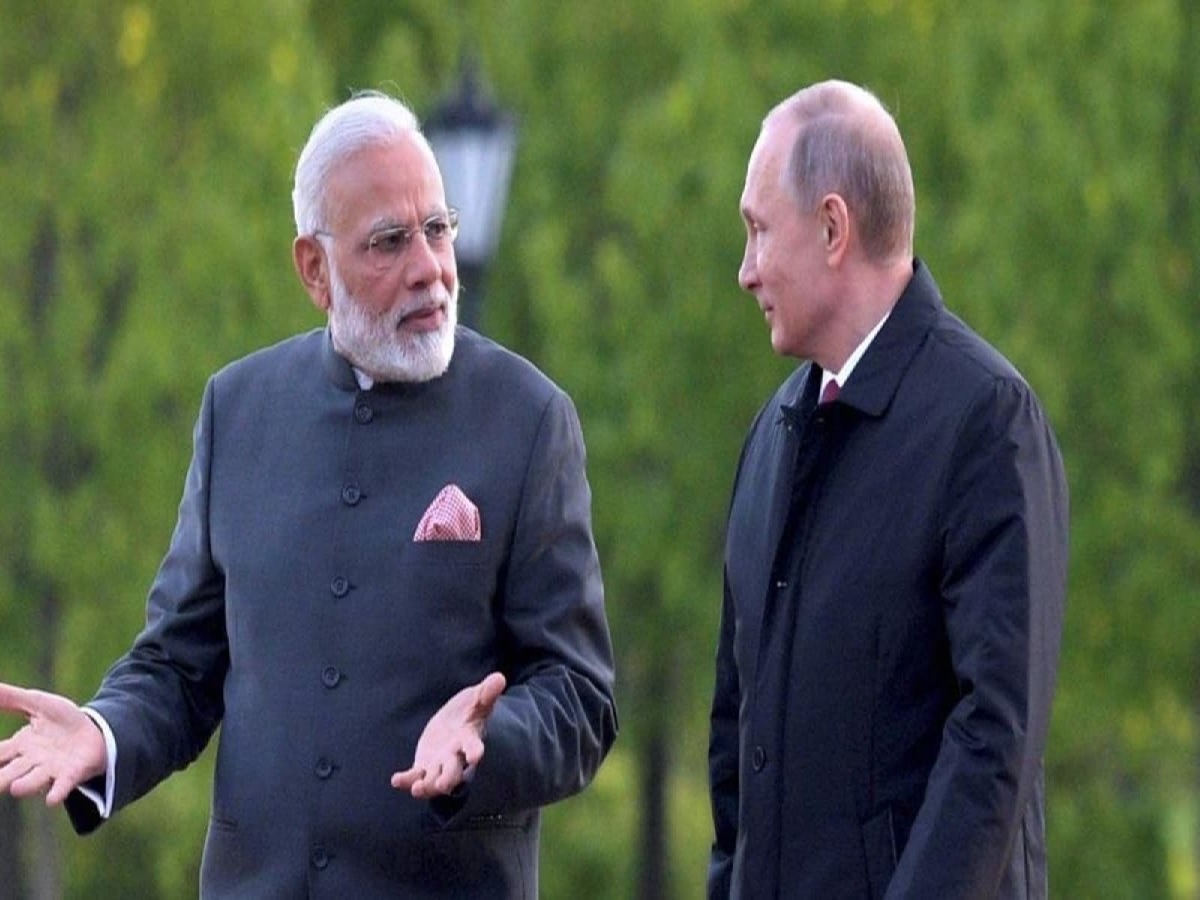 प्रधानमंत्री नरेंद्र मोदी और रूस के राष्ट्रपति व्लादिमीर पुतिन (AP)