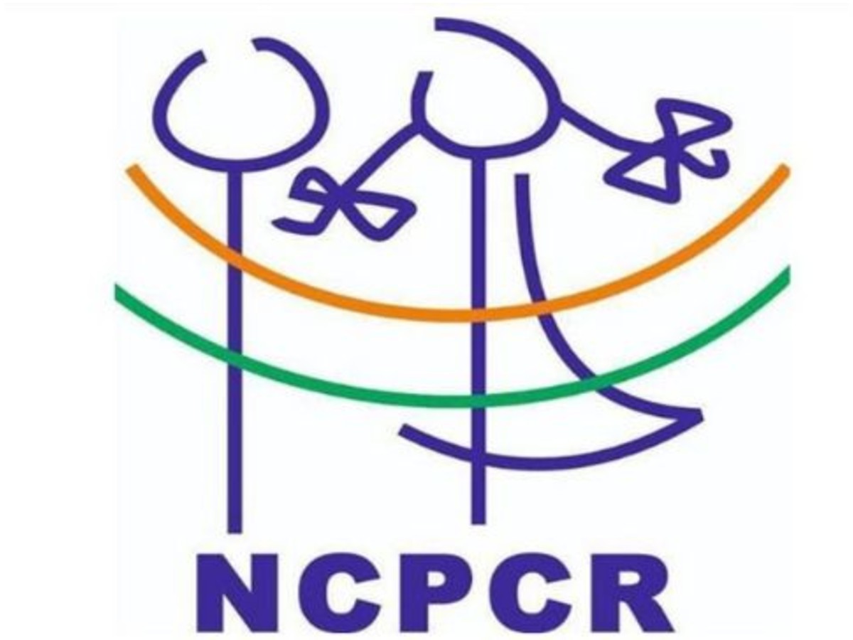 एनसीपीसीआर प्रमुख प्रियांक कानूनगो ने दुमका में पीड़ित परिजनों से मुलाकात की.