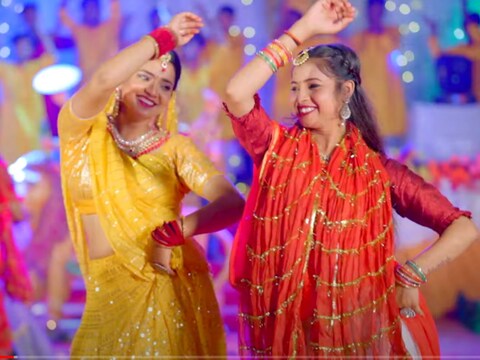 Bhojpuri Navratri Song: प्रीति राय और आस्था सिंह ने देवी मां के आगे बहाई 'आंशुआ के धार'