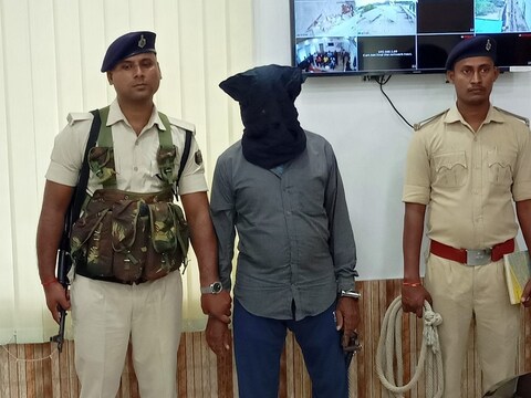 औरंगाबाद पुलिस की गिरफ्त में कुख्यात नक्सली जुगल शाह. 
