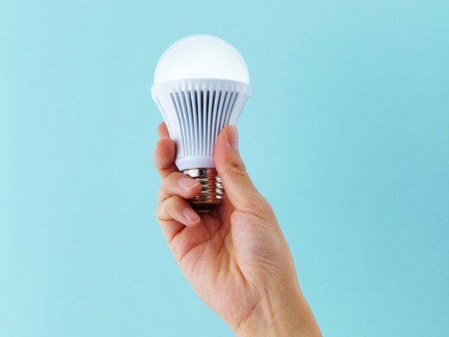 सिर्फ इतनी कीमत में घर को स्मार्ट बना देगा ये Smart Motion LED बल्ब ...