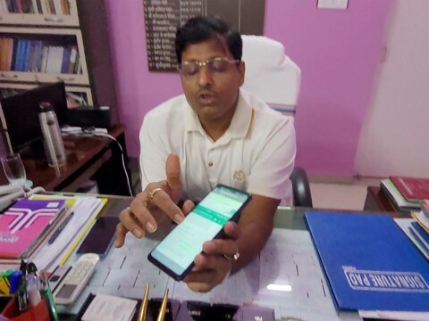 जिला निर्वाचन पदाधिकारी ने इस सिलसिले में खजांची हाट थाना में प्राथमिकी दर्ज कराई है.