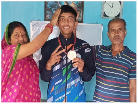 पूर्णिया के अभिषेक ने राज्यस्तरीय ईस्ट जोन एथलेटिक चैंपियनशिप में पदक जीता है.